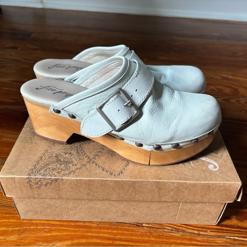 Free People Light Gray Leather Clogs